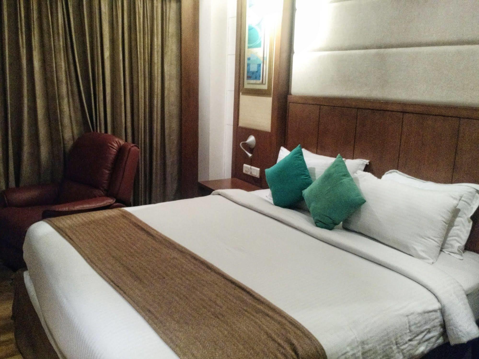 Savoy Suites Greater Noida Eksteriør bilde