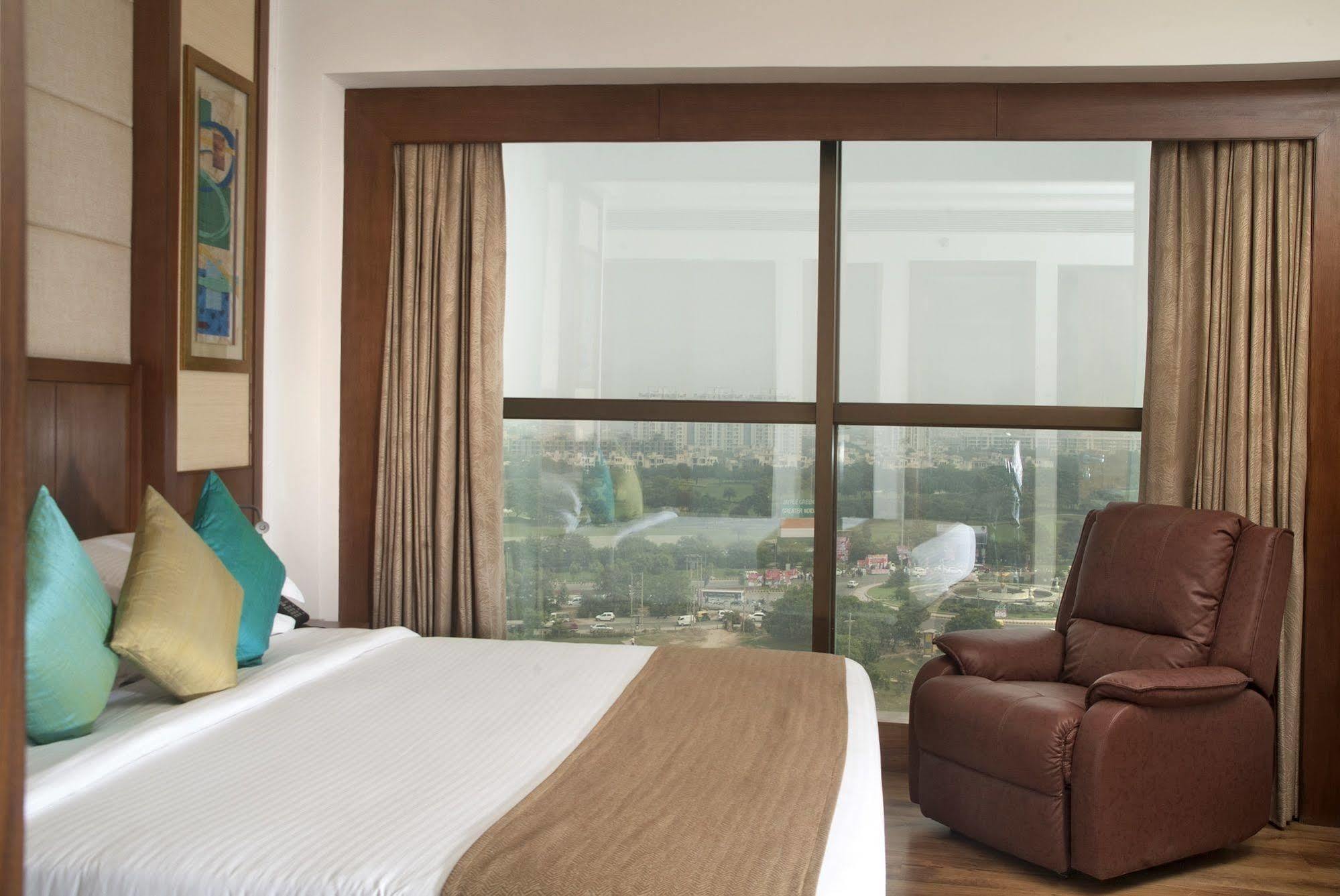 Savoy Suites Greater Noida Eksteriør bilde
