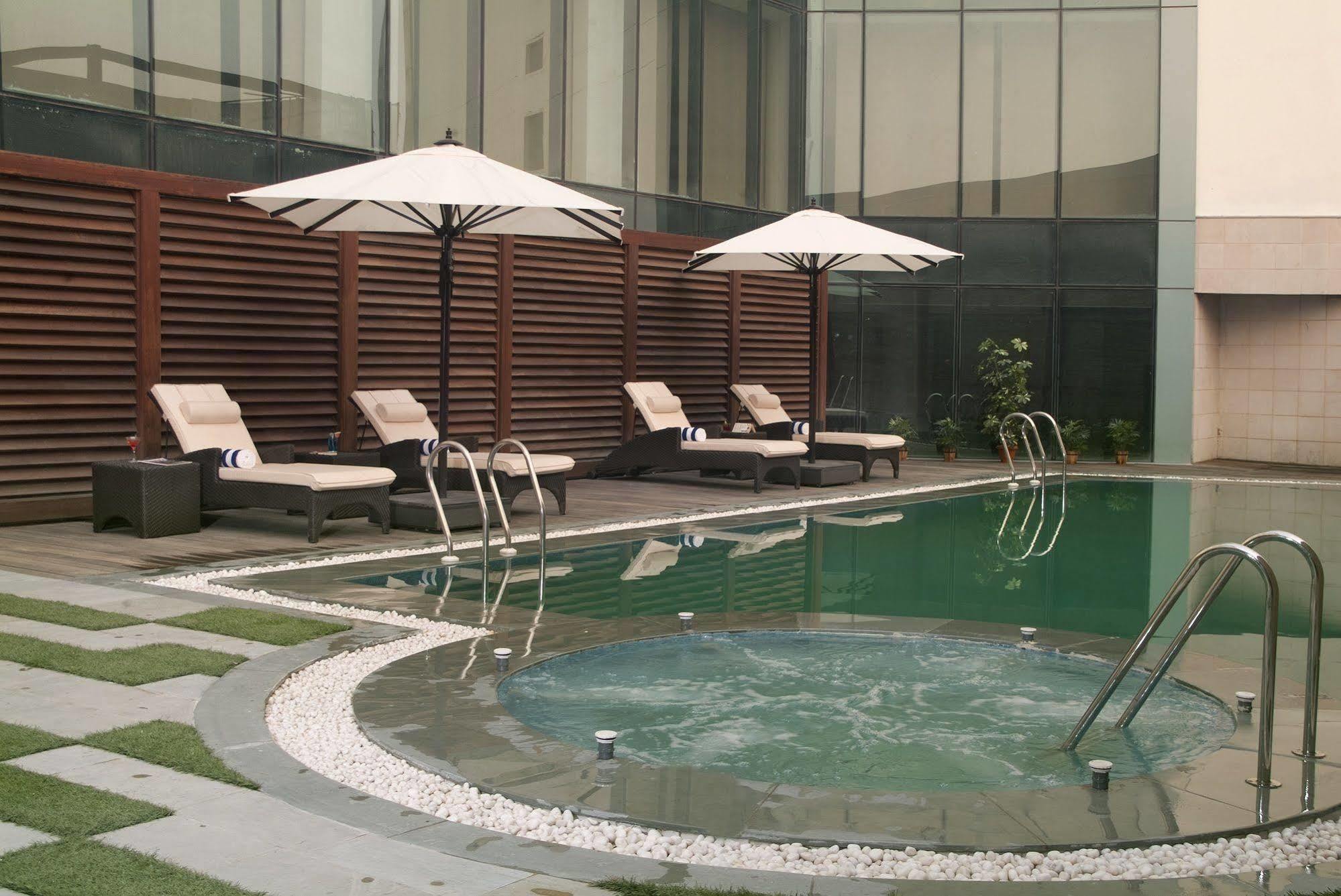 Savoy Suites Greater Noida Eksteriør bilde