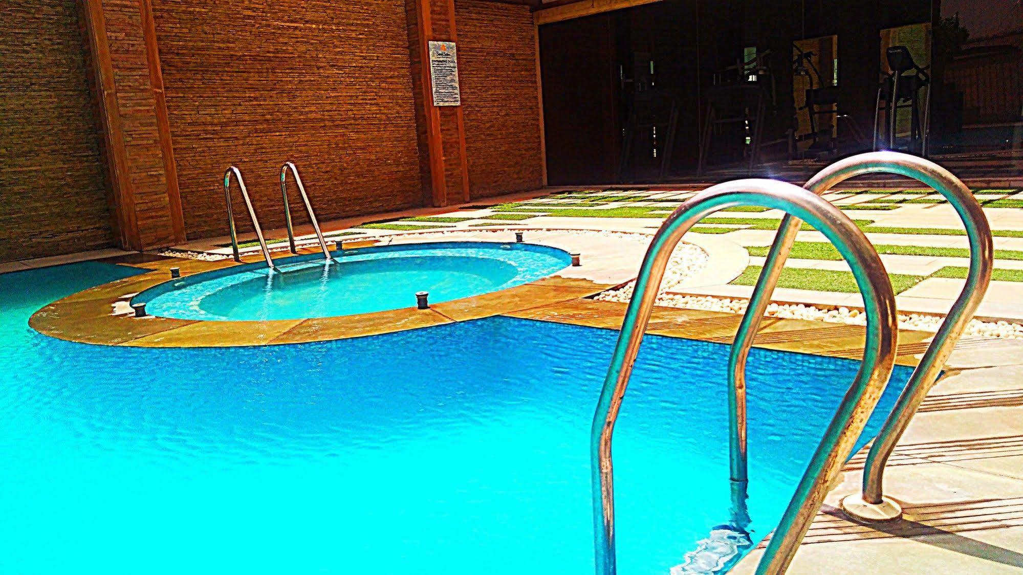 Savoy Suites Greater Noida Eksteriør bilde