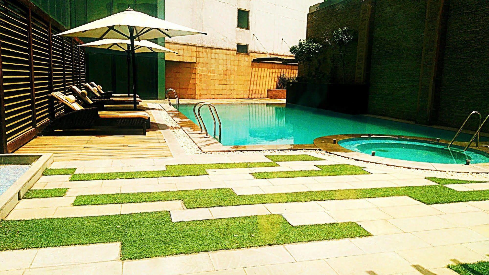 Savoy Suites Greater Noida Eksteriør bilde