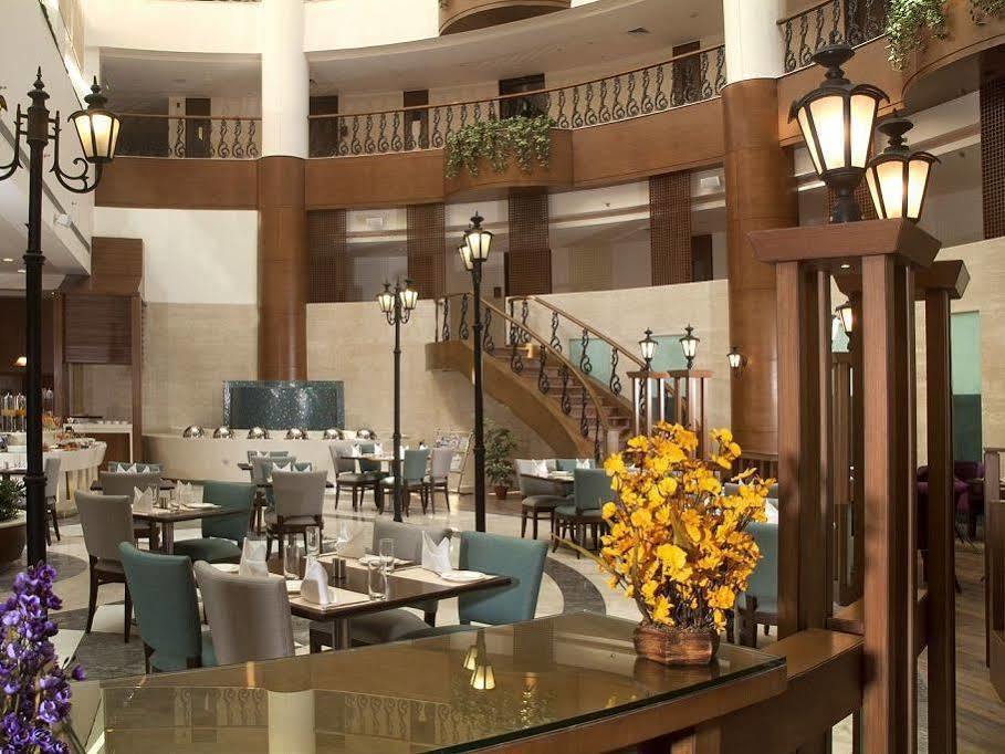 Savoy Suites Greater Noida Eksteriør bilde