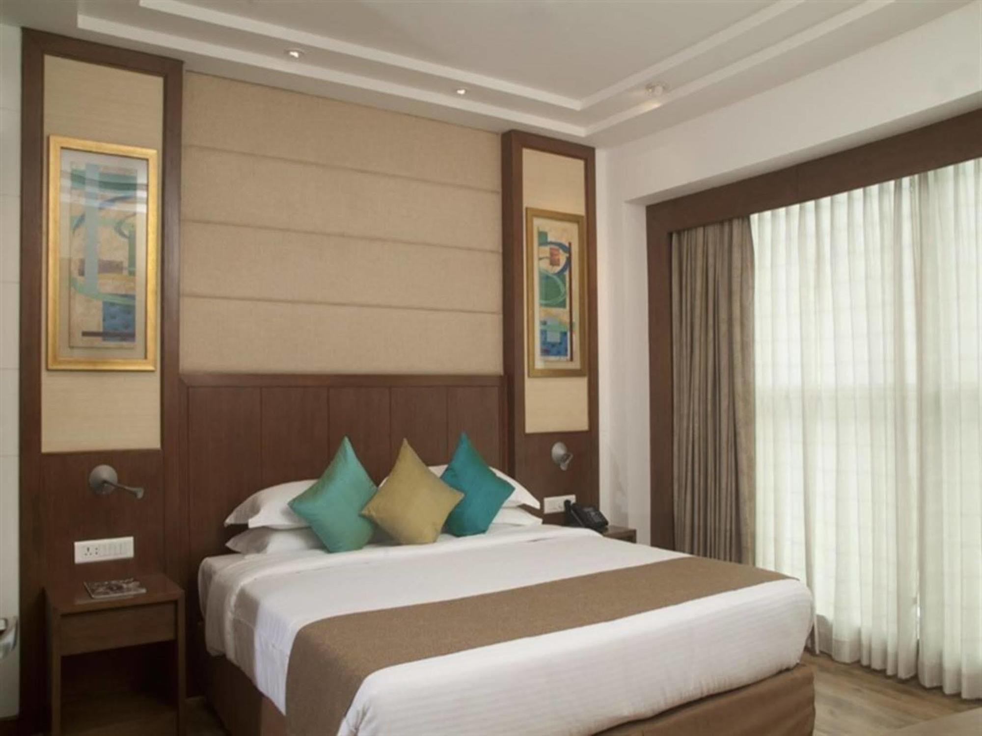 Savoy Suites Greater Noida Eksteriør bilde