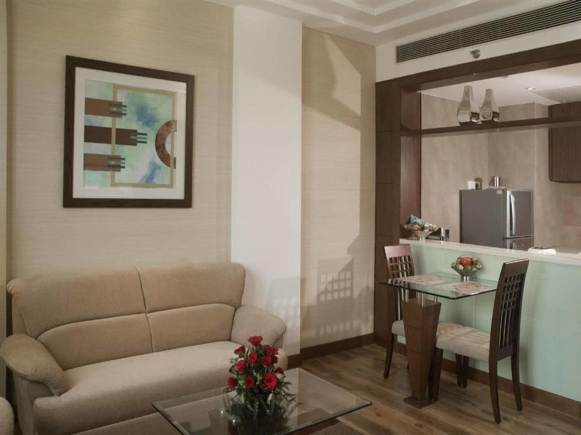 Savoy Suites Greater Noida Eksteriør bilde
