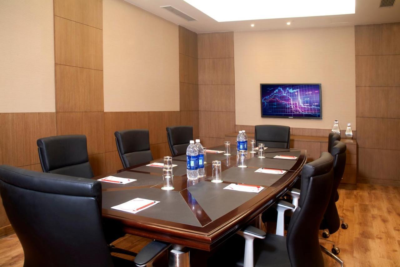 Savoy Suites Greater Noida Eksteriør bilde